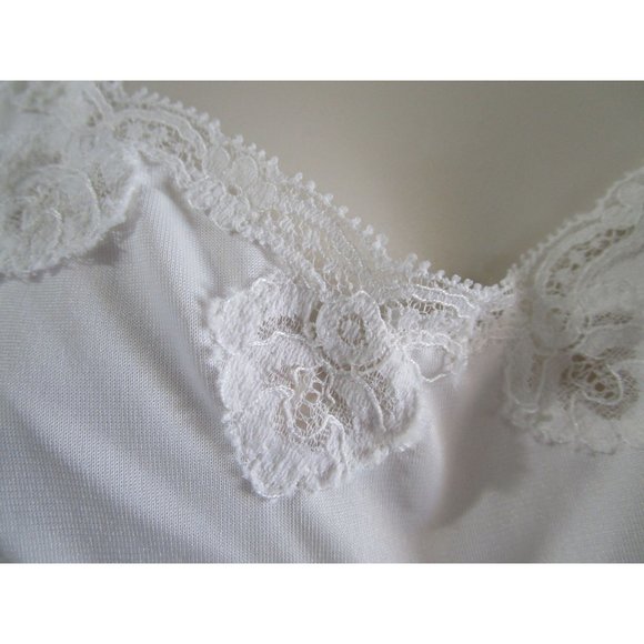 Wonder Maid White Lace Trim Full Slip Sz 32 Polyester Metal Findings Yellowing - Picture 8 of 16